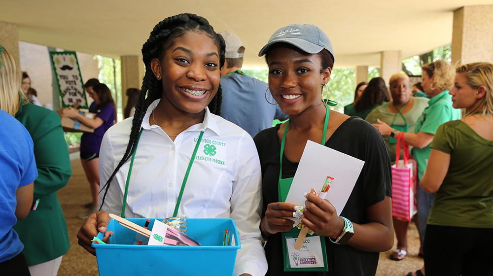 2 young women at 4H Congress.