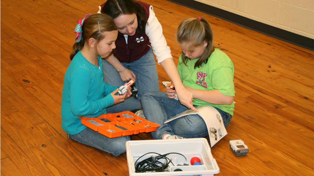 children working on their robotics project.