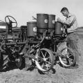 In 1964, agronomist Glover Triplett was conducting pioneering research in no-till farming at Ohio State University. (Submitted Photo)